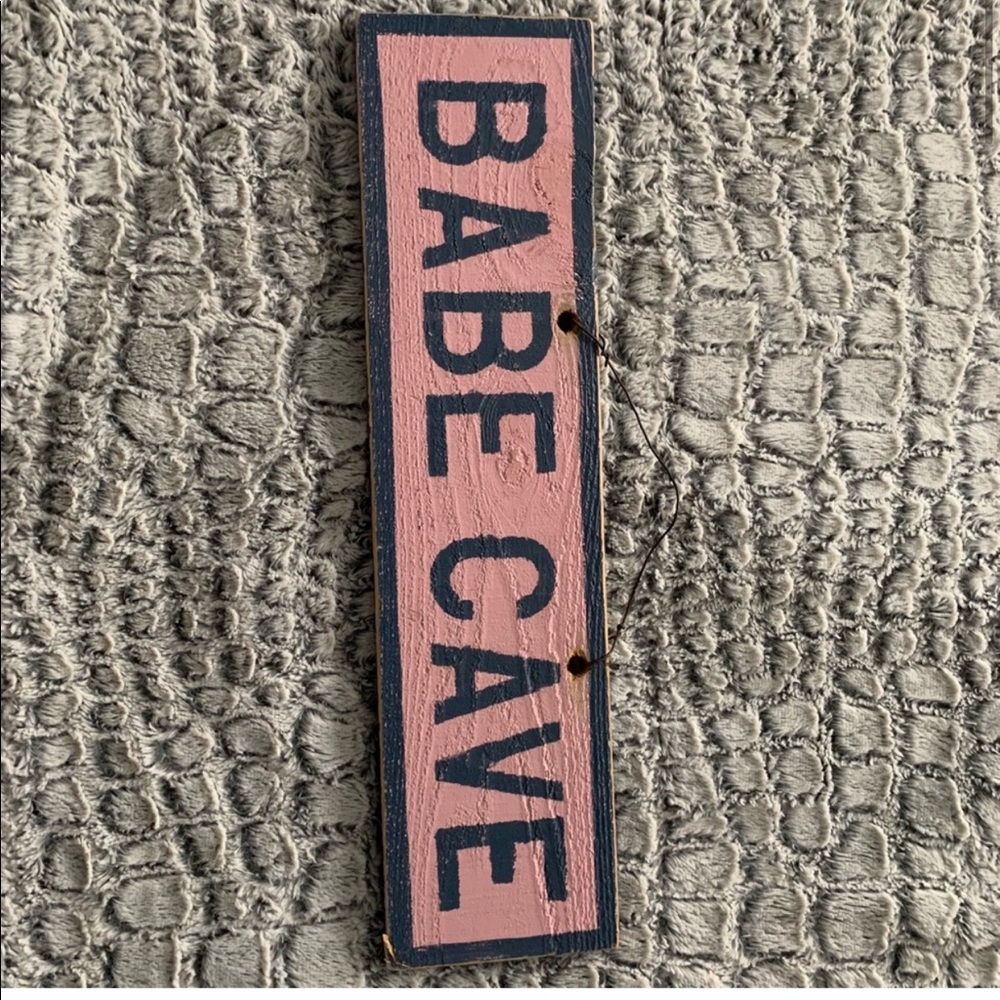 COPY - Brandy Melville babe cave sign